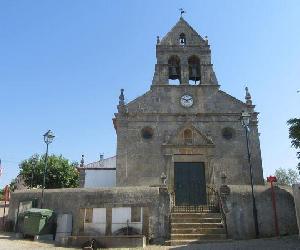 https://www.visitarportugal.pt/images/thumbs/braganca/macedo-cavaleiros/podence/igreja-1-800x450.jpg