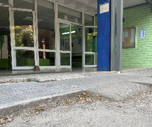 https://assets.cugat.cat/fotos/220614-graons-rampes-entrada-institut-fp-a-cugat.jpg