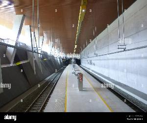 https://c8.alamy.com/compes/kxmmwm/bilbao-estacion-de-basurto-hospital-6-kxmmwm.jpg