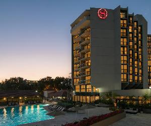 https://cache.marriott.com/content/dam/marriott-renditions/SDQDS/sdqds-exterior-7202-hor-clsc.jpg?output-quality=70&interpolation=progressive-bilinear&downsize=1336px:*