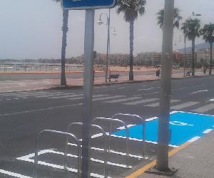 https://carrilbiciya.files.wordpress.com/2012/08/aparcamiento-bicicletas-en-el-paseo-marc3adtimo-rafael-ginel.jpg