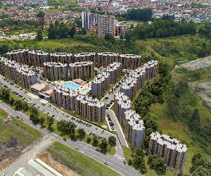 https://cbolivarstoragedev.blob.core.windows.net/fileslive-2023-20-11/imagenes/proyectos/slider-fotos/aerea-bosque-robledal-constructora-bolivar-rionegro.jpg