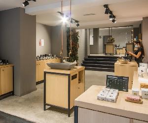 https://cdn.shopify.com/s/files/1/3103/5482/t/14/assets/tienda-sevilla.jpg?v=14926220974894232993