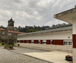 https://cidadehoje.sapo.pt/wp-content/uploads/2023/02/cidadehoje.pt-famalicao-centro-social-da-paroquia-de-landim-lanca-primeira-pedra-da-nova-residencia-para-idosos-2023-02-21_13-55-37-rotated.jpg