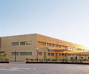 https://clinicahospital.com/wp-content/uploads/2017/09/Hospital-Alta-Resolucion-De-Utrera-710x375.jpg