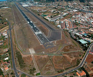 https://diariodeavisos.elespanol.com/wp-content/uploads/2016/06/aeropuerto-norte-los-rodeos.jpg