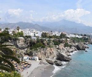 https://dynamic-media-cdn.tripadvisor.com/media/photo-o/0b/22/26/63/nerja-pas-loin-de-torrox.jpg?w=500&h=300&s=1