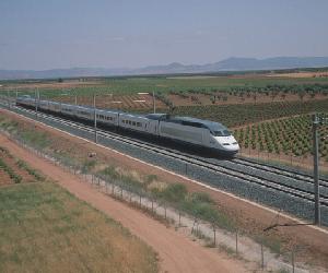 https://economia3.com/wp-content/uploads/2019/04/Renfe-AVE.jpg