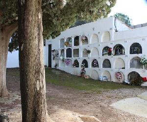 https://entrepiedrasycipreses.com/wp-content/uploads/2017/07/Cementerio-de-Pacs-del-Pened%C3%A8s-2.jpg