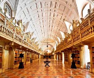 https://escapadelas.com/files/bibliotecamafra640.jpg