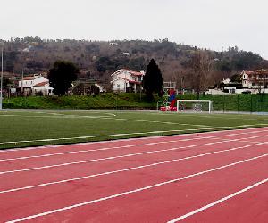 https://estacaodiariajornal.sapo.pt/wp-content/uploads/sites/15/2025/02/campo-futebol-escola-sp-sul.jpg