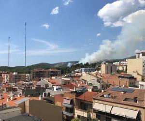 https://estaticos.elperiodico.com/resources/jpg/2/2/fuego-zona-can-espinos-gava-1534677583822.jpg