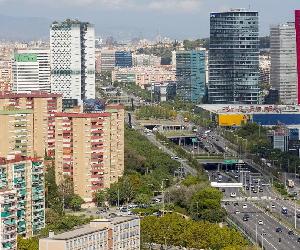 https://estaticos.elperiodico.com/resources/jpg/3/1/imagen-plaza-europa-lhospitalet-llobregat-1564502312013.jpg