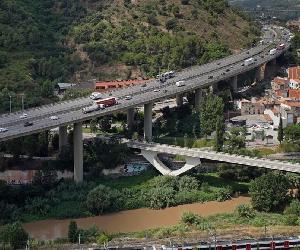 https://estaticos.elperiodico.com/resources/jpg/6/5/undefined44675602-martorell-pont-que-passa-per-sobre-marto180816202233-1534443926156.jpg