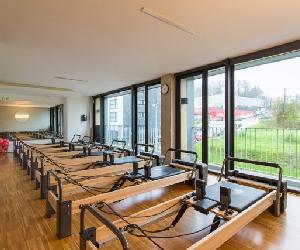 https://hyggepilates.com/wp-content/uploads/2023/03/estudio-de-pilates-en-santiago-santa-marta-hygge-pilates-5-640x427.jpg