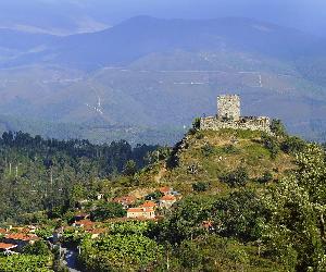 https://i0.wp.com/www.mun-celoricodebasto.pt/storage/2024/01/Castelo-de-Arnoia.jpg
