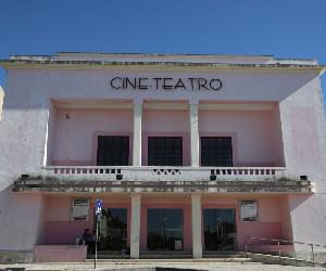 https://i0.wp.com/www.noticiasdecoimbra.pt/wp-content/uploads/2023/08/TEATRO-LOUSA.jpg