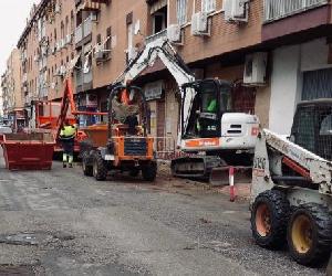 https://imagenes.20minutos.es/files/image_656_370/uploads/imagenes/2020/05/20/obras-de-emacsa-en-cordoba-capital.jpeg