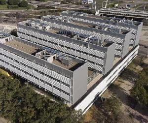 https://imagenes.20minutos.es/files/image_656_370/uploads/imagenes/2021/05/12/finalizan-las-obras-del-centro-andalucia-tech-escuela-politecnica-superior-de-la-us-que-opta-a-premios-coas.jpeg