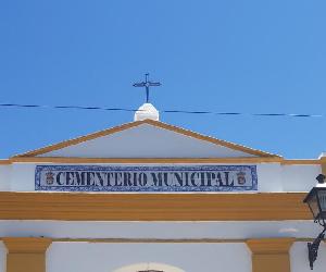 https://imagenes.20minutos.es/files/image_990_v3/uploads/imagenes/2020/05/07/cementerio-municipal-de-guillena.jpeg