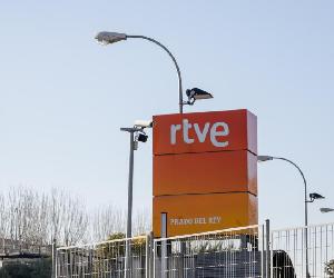 https://imagenes.20minutos.es/files/og_thumbnail/uploads/imagenes/2021/06/01/logotipo-de-radio-television-espanola-en-la-sede-de-prado-del-rey-madrid-espana.jpeg