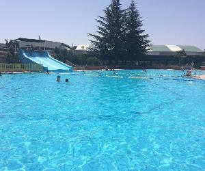 https://imagenes.aquienlasierra.es/2018/06/piscina-1.jpg