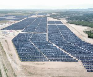 https://imagenes.heraldo.es/files/og_thumbnail/uploads/imagenes/2021/07/02/planta-solar-fotovoltaica-el-aliagar-ubicada-en-san-mateo-de-gallego.jpeg