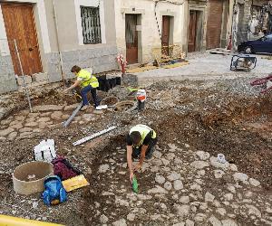 https://imagenes.heraldo.es/files/image_990_v1/uploads/imagenes/2019/09/26/aparece-una-calzada-romana-del-siglo-i-en-las-obras-de-unas-calles-de-jaca.jpeg