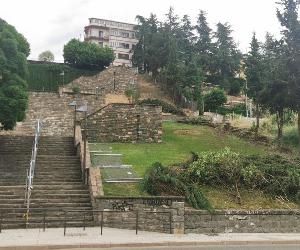 https://imagenes.heraldo.es/files/image_990_v1/uploads/imagenes/2021/06/16/comienzan-las-obras-del-nuevo-elevador-de-jaca.jpeg