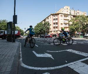https://imagenes.heraldo.es/files/image_990_v1/uploads/imagenes/2022/03/21/el-carril-bici-de-duquesa-de-villahermosa-en-la-imagen-se-completara-con-nuevos-tramos.jpeg