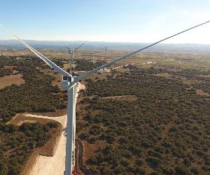 https://imagenes.heraldo.es/files/image_990_v1/files/fp/uploads/imagenes/2019/12/29/parque-eolico-de-enel-en-muniesa.r_d.2705-1322.jpeg