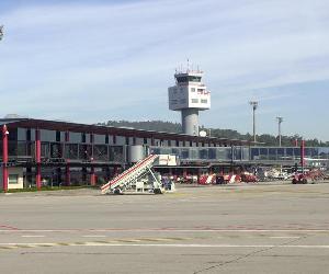 https://images.eldiario.es/economia/aeropuerto-Vigo-efectiva-privatizacion-control_EDIIMA20121203_0156_13.jpg