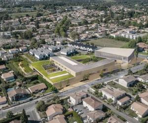 https://images.sudouest.fr/2019/06/13/5d18da2b66a4bdb53e8f57eb/widescreen/1000x500/le-futur-groupe-scolaire.jpg