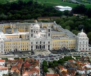 https://images.turismoenportugal.org/Palacio-Nacional-de-Mafra.jpg