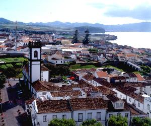 https://images.turismoenportugal.org/Ribeira-Grande-Isla-de-San-Miguel.jpg