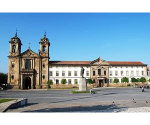 https://images.turismoenportugal.org/thumbs/Igreja-do-Populo-Braga.jpg