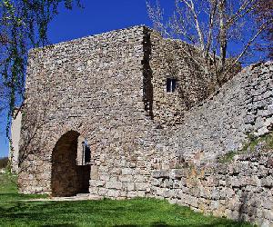 https://img.sorianoticias.com/imagenes/2019-07/Muralla-de-Medinaceli-2a.jpg