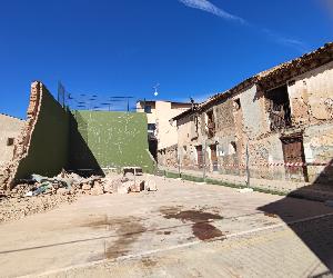 https://img.sorianoticias.com/imagenes/2022-09/Plaza-Osma-fronton-con-casas-a-derribar.jpg