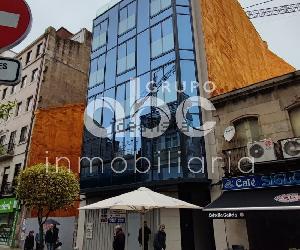 https://img3.idealista.com/blur/WEB_DETAIL-L-L/0/id.pro.es.image.master/46/64/84/989627843.jpg