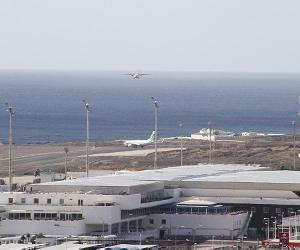 https://m.eldiario.es/canariasahora/Aeropuerto-Lanzarote_EDIIMA20150808_0161_31.jpg