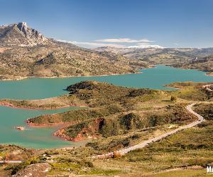 https://machbel.com/fotos/2015/03/Embalse-de-Zahara-el-Gastor-Sierra-de-C%C3%A1diz-y-de-Grazalema-Andalucia-Espa%C3%B1a-by-machbel.jpg