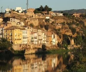 https://media-cdn.tripadvisor.com/media/photo-s/01/2a/9f/cf/mora-d-ebre-the-historic.jpg