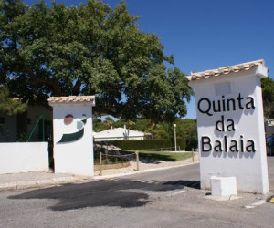 https://media-cdn.tripadvisor.com/media/photo-s/06/49/3d/ce/quinta-da-balaia.jpg