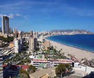 https://media-cdn.tripadvisor.com/media/photo-s/0b/c1/f5/ea/la-cala-benidorm-beach.jpg