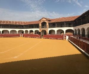 https://media-cdn.tripadvisor.com/media/photo-s/10/a7/64/05/hotel-plaza-de-toros.jpg