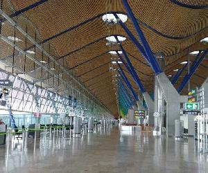 https://media.vozpopuli.com/2021/02/Imagen-T4-Barajas-vacia-coronavirus_1339676085_14850744_1020x574.jpg