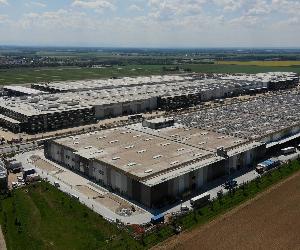 https://mediapool.bmwgroup.com/cache/P9/202205/P90463328/P90463328-bmw-group-battery-cell-manufacturing-competence-center-cmcc-in-parsdorf-near-munich-under-constructi-2668px.jpg