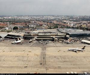 https://megaconstrucciones.net/images/aeropuertos/foto/valencia-aeropuerto.jpg