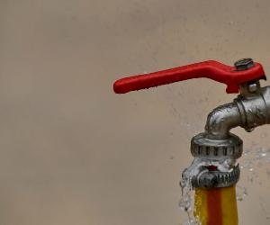 https://oeirasdigital.pt/wp-content/uploads/2022/01/torneira-agua-768x512.jpg
