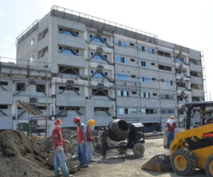 https://peruconstruye.net/wp-content/uploads/2022/09/Ecuador-Hospital-de-Pedernales-tiene-63-de-avance.jpg